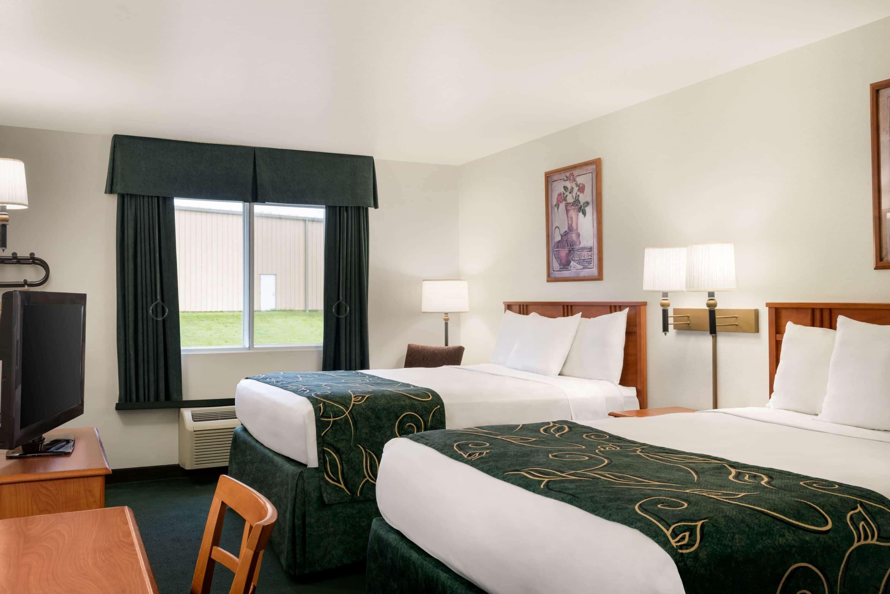 Travelodge By Wyndham Clinton Valley West Court Exterior foto