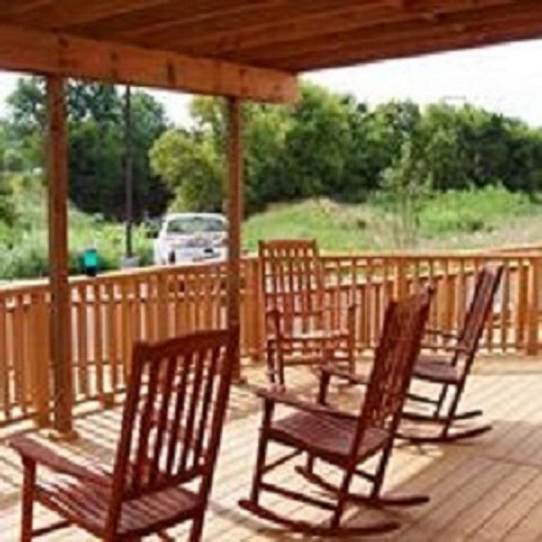 Travelodge By Wyndham Clinton Valley West Court Exterior foto